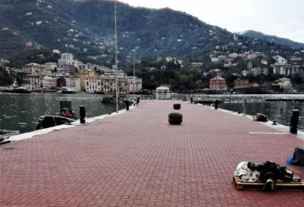 “Aiutiamo i battellieri e rinnoviamo il porto”