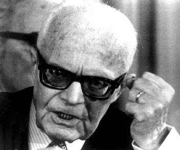 Un busto per Pertini e nuova via