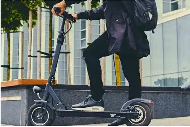 Monopattino rubato, denunciato un uomo a Sestri