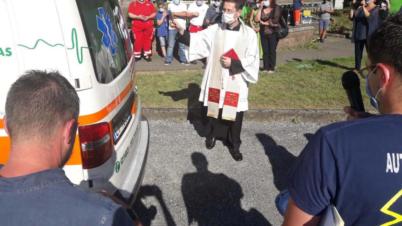 Inaugurata la nuova autoambulanza della Croce Verde di Ne