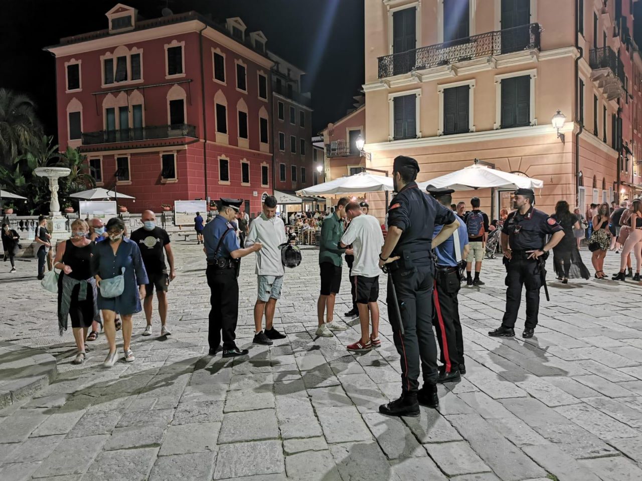 Controlli alla movida, Carabinieri ieri sera di servizio a Sestri coi rinforzi genovesi