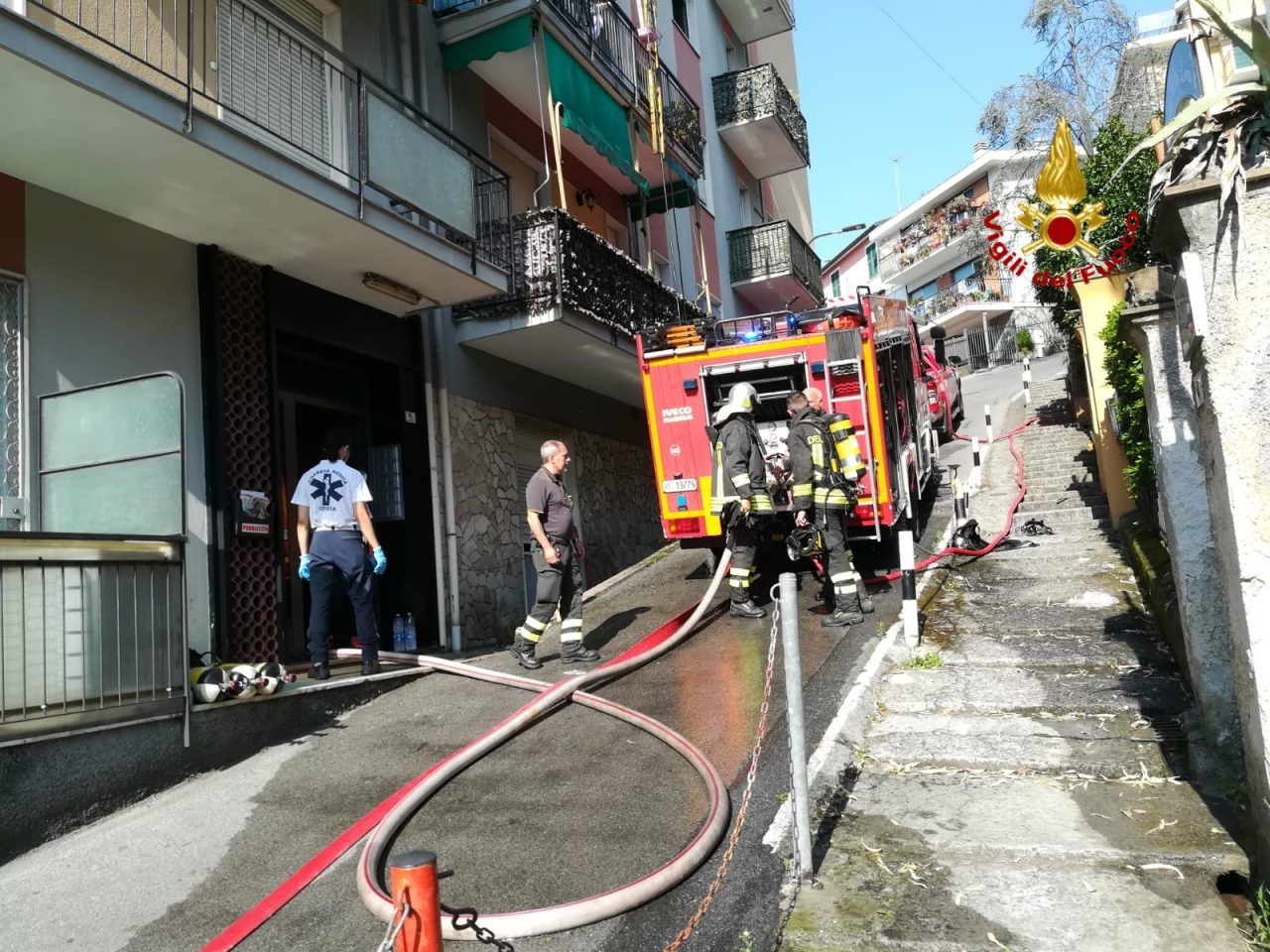 Incendio di un appartamento, le foto
