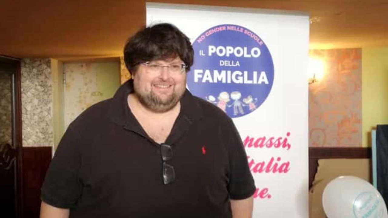 Mario Adinolfi: “Sostegno a Toti solo se nel programma ci sarà il no all’aborto”