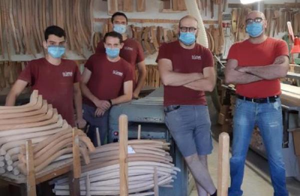 Sedie di Chiavari, i fratelli Levaggi ampliano l’attività