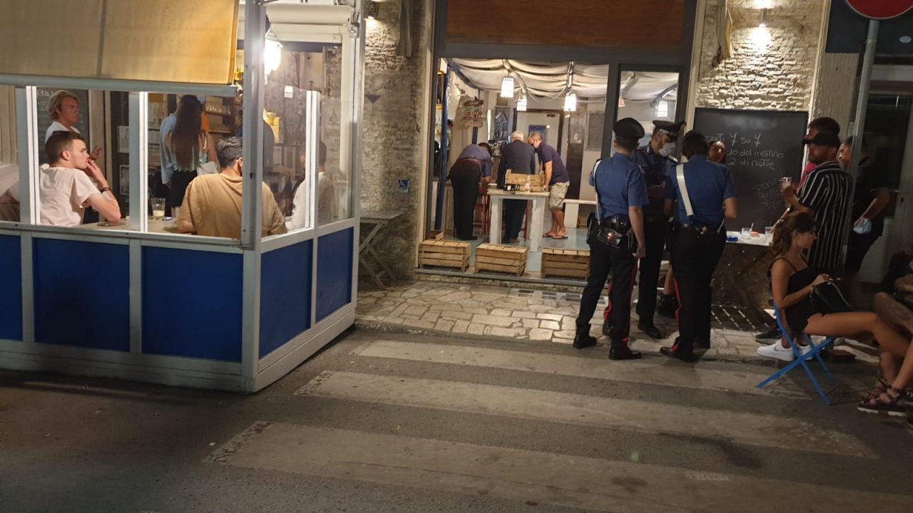 Stretta sui locali notturni che non rispettano le norme anticontagio: multato anche il Covo