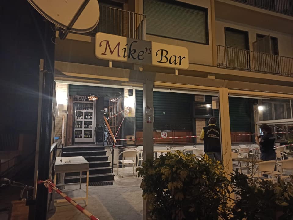 Incendio in un bar a Chiavari, sarebbe doloso