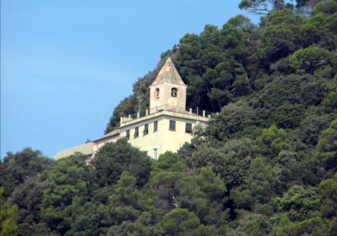 “Sentiero che porta alle Grazie nell’incuria”