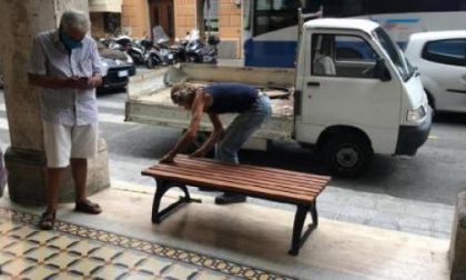 Nuove panchine in centro