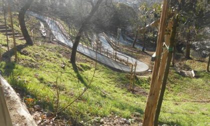 Parco delle Fontanine, si inaugura la nuova altalena