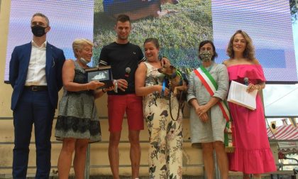 Premio Fedeltà del Cane: vince Luigi, rider per la sua padrona durante il lockdown