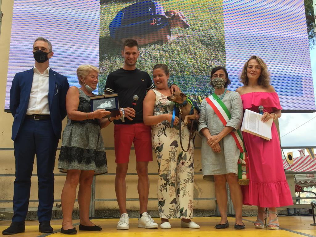 Premio Fedeltà del Cane: vince Luigi, rider per la sua padrona durante il lockdown