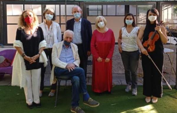 In centro una bella novità: è nato il “giardino della poesia”