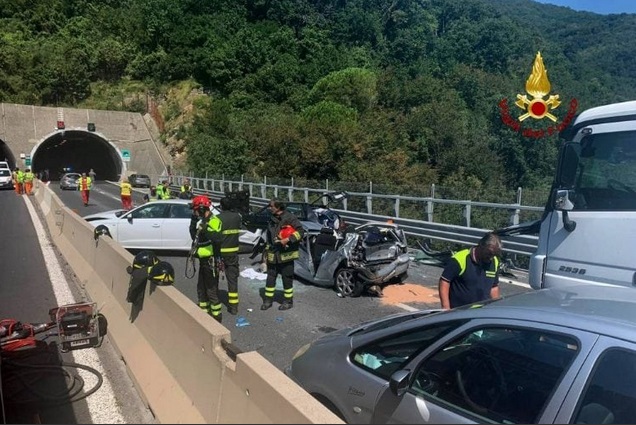 Schianto sull’A12: estubata la mamma, sciolta la prognosi per il papà