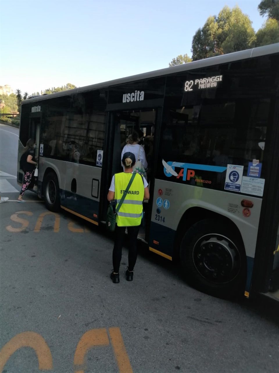 Rifiuta di indossare la mascherina sul bus, 15enne in caserma