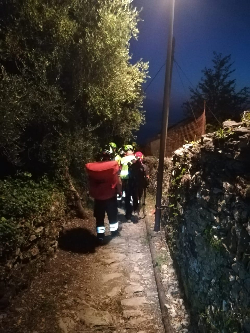 Si frattura una caviglia durante un’escursione, interviene il Soccorso Alpino a Zoagli