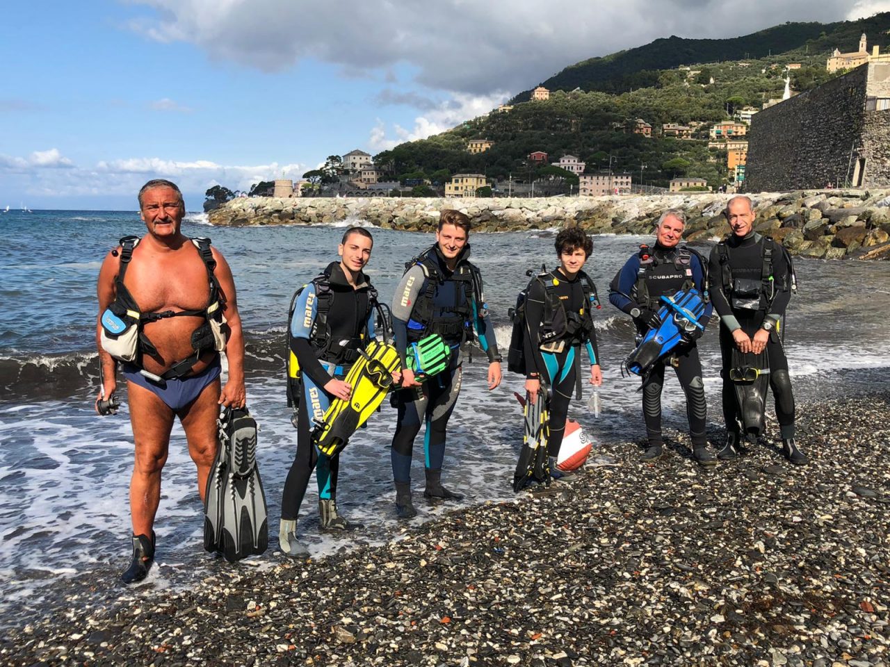 Sommozzatori dell’Asd Sub in azione per ripulire i fondali marini