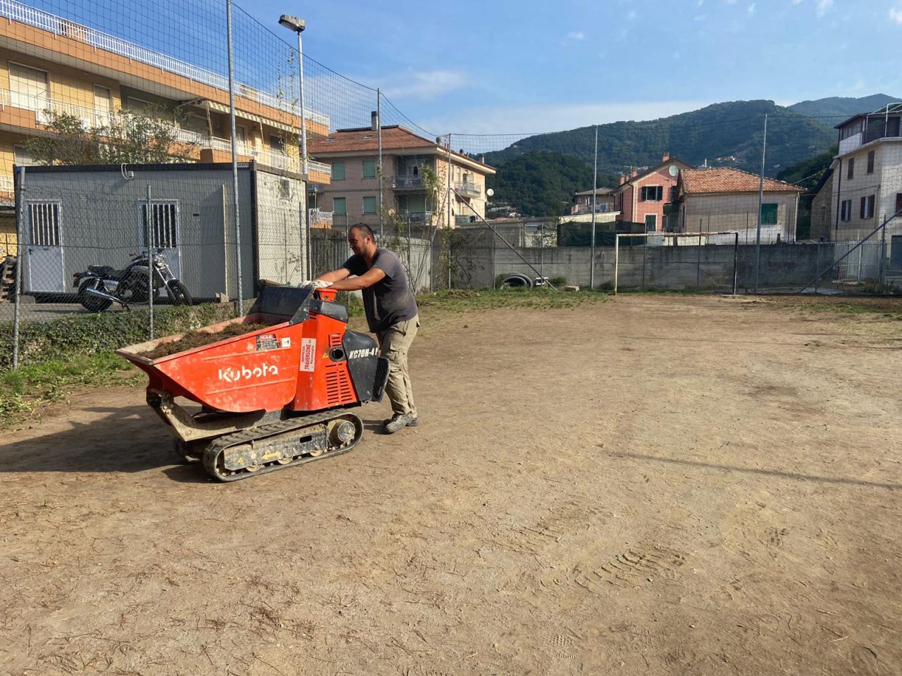 Via ai lavori di riqualificazione del campetto di Panesi a San Salvatore