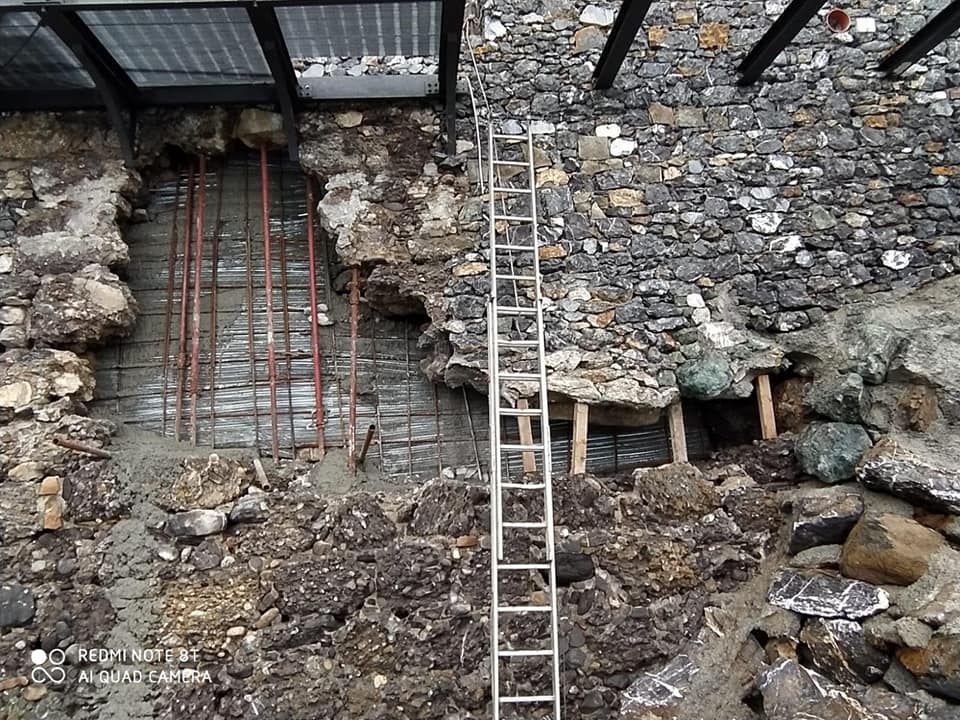 Già riempita la voragine sotto la 227