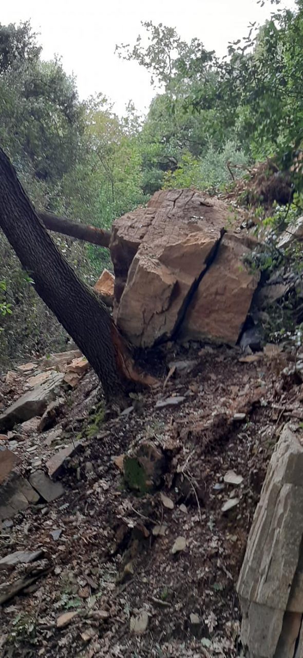 Pericolo caduta massi sulla strada delle Grazie, Aurelia chiusa