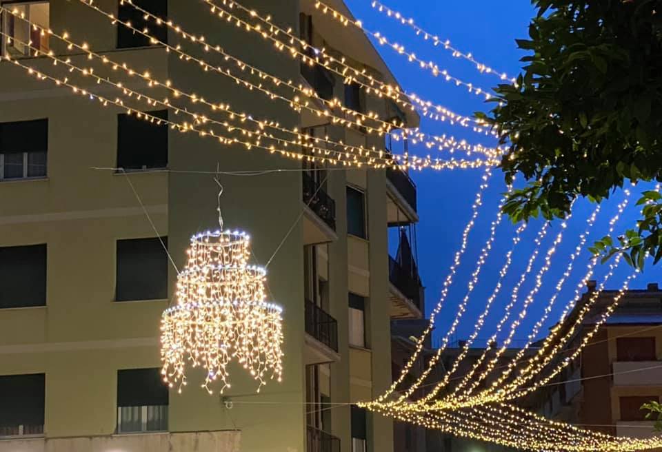 A Recco si installano le luminarie natalizie