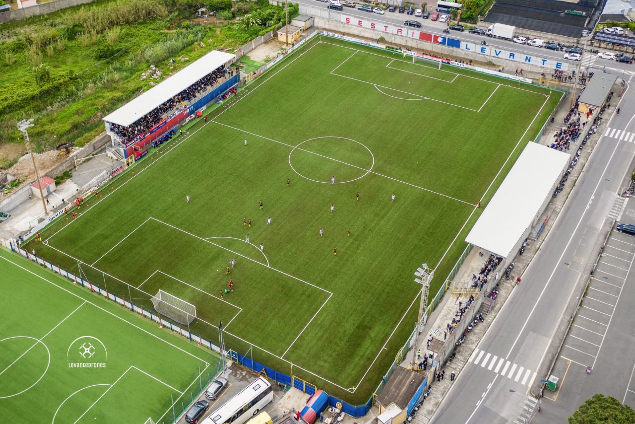 Oggi il calcio con gli stadi (parzialmente) aperti: ma i tifosi del Sestri rifiutano di andarci