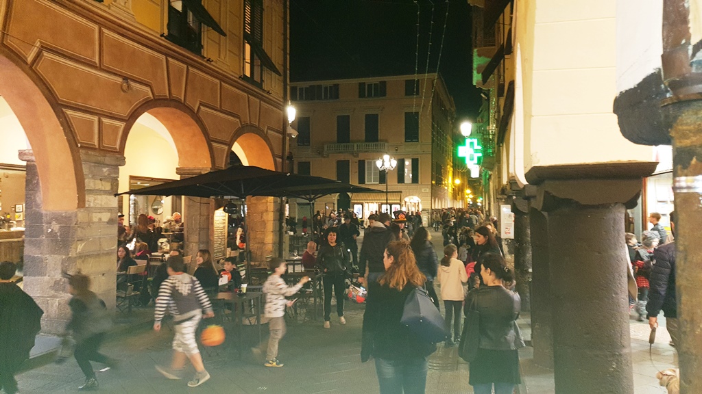 Coronavirus, Chiavari vieta Halloween