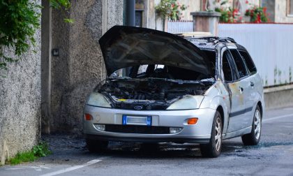 Auto in fiamme a Rapallo