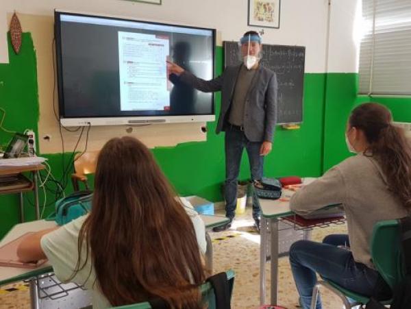 Genitori e aziende si mobilitano per la scuola anti-covid
