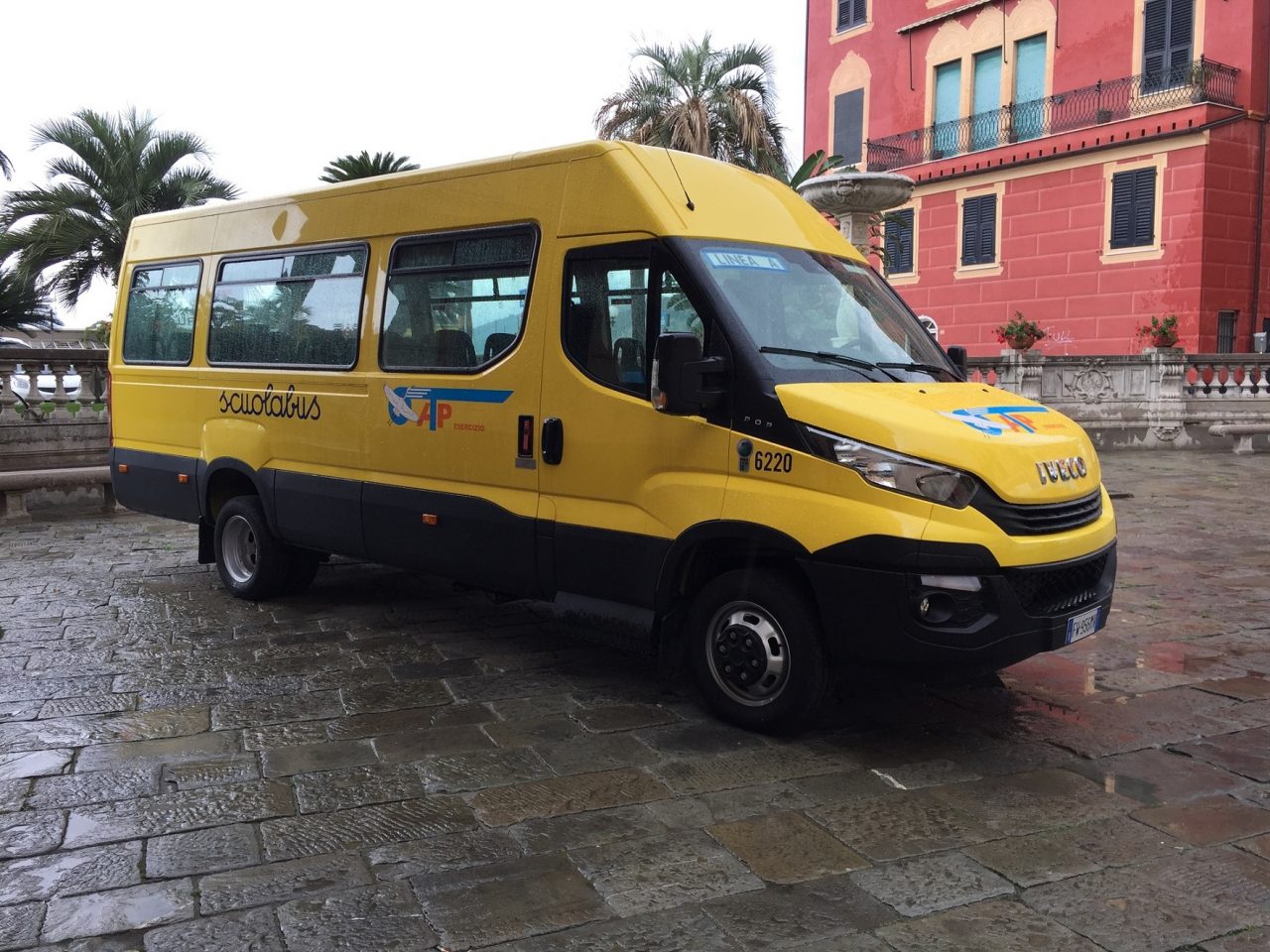 Calano i passeggeri in orario scolastico