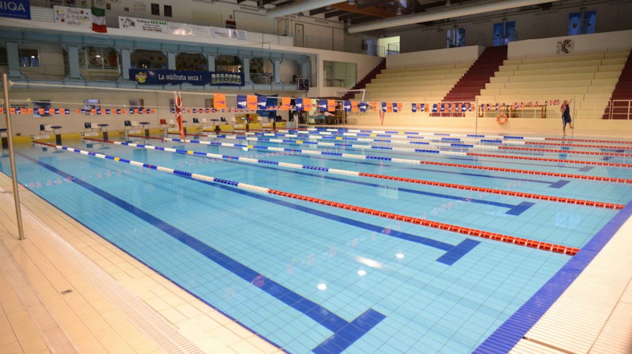 Fondi per rifare il tetto della piscina, botta e risposta tra maggioranza e minoranza