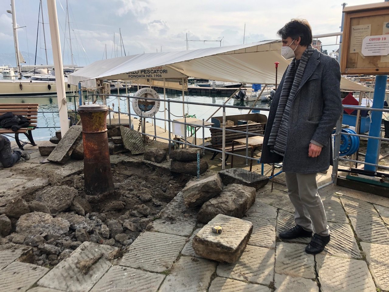 Santa Margherita, prelevati due degli antichi cannoni per verifiche