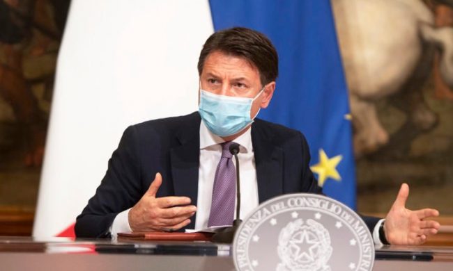 Verso il nuovo Dpcm: stop all’asporto dopo le 18 e regioni blindate. Ipotesi zona bianca