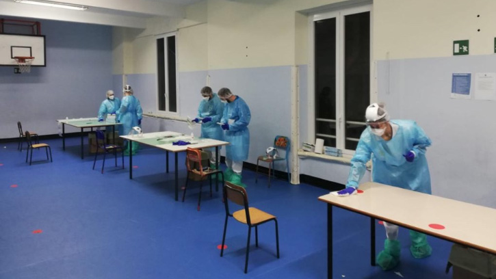 Consigliere  fa i tamponi ai dipendenti comunali