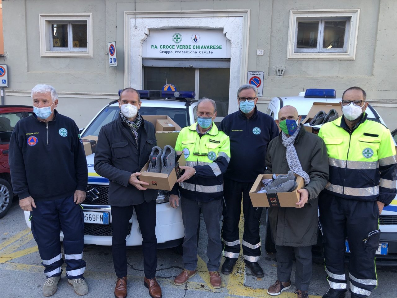 La Protezione Civile riceve dalla Conad una fornitura di scarpe antinfortunistiche