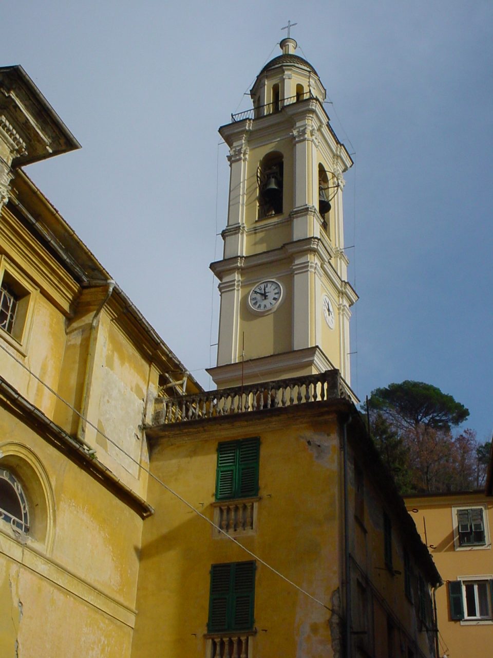 Incendio in sacrestia, gravi danni alla chiesa di Borzonasca