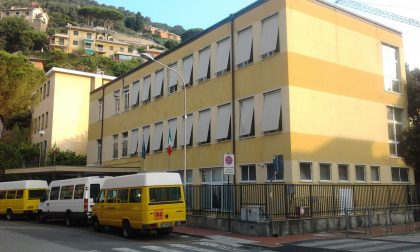 Lavori in corso per la ristrutturazione dei bagni della scuola di via Massone
