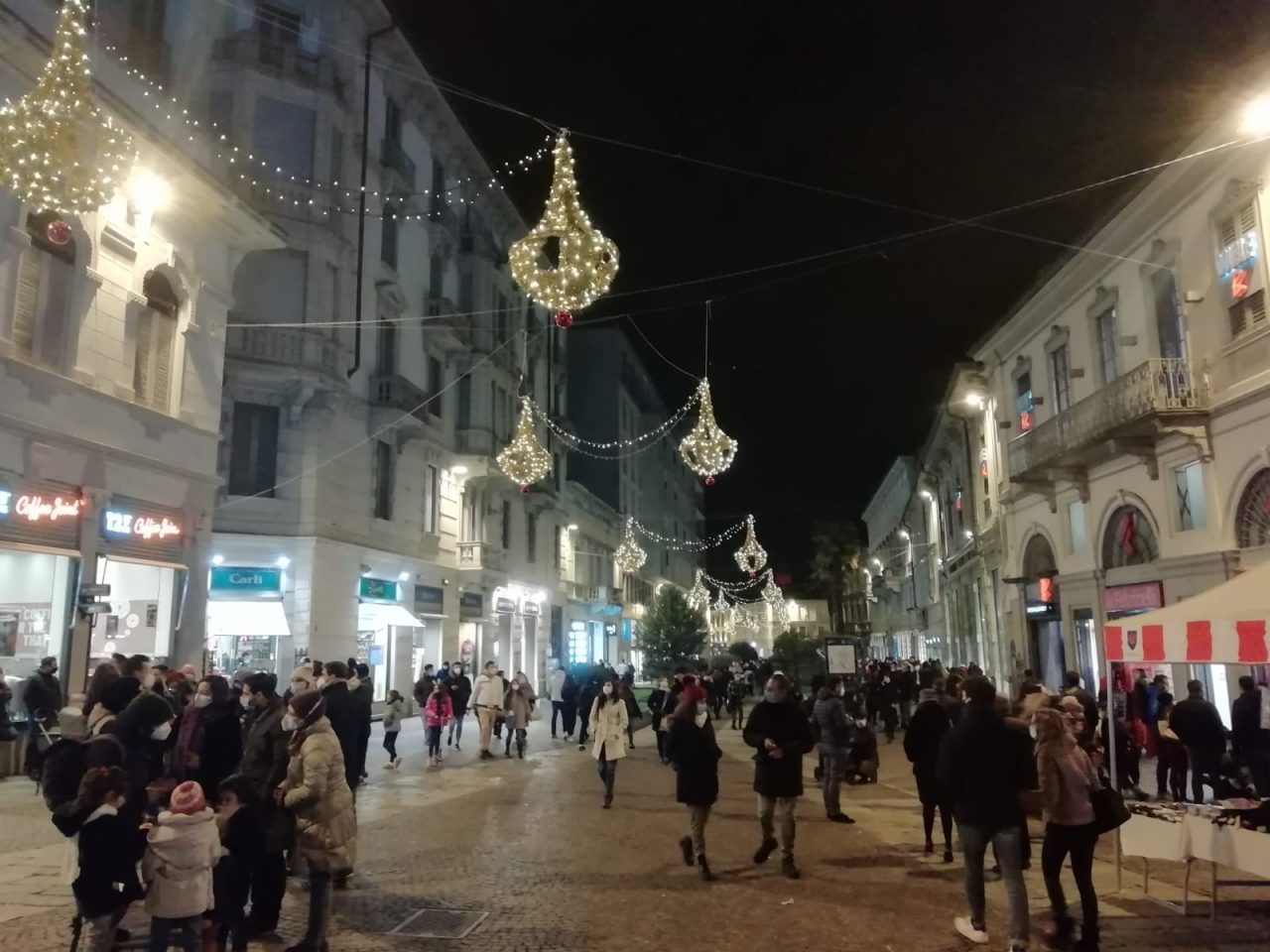 Tra concessioni (poche) e divieti (tanti) ecco come passeremo le festività. Il Dpcm in pillole