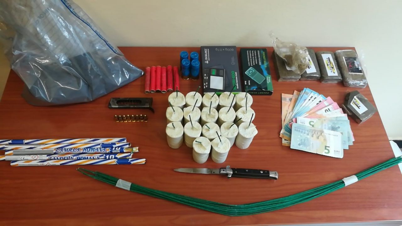 Fabbrica botti illegali a casa, lo tradisce un video su Facebook