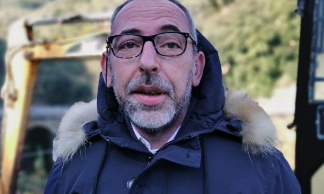 Sindaco autorizza Babbo Natale a sorvolare il paese per consegnare i regali
