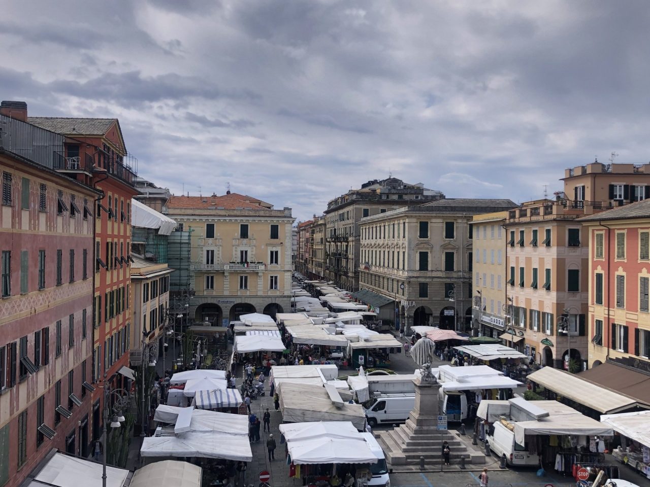 Il Covid sotto le feste non ferma i mercati chiavaresi