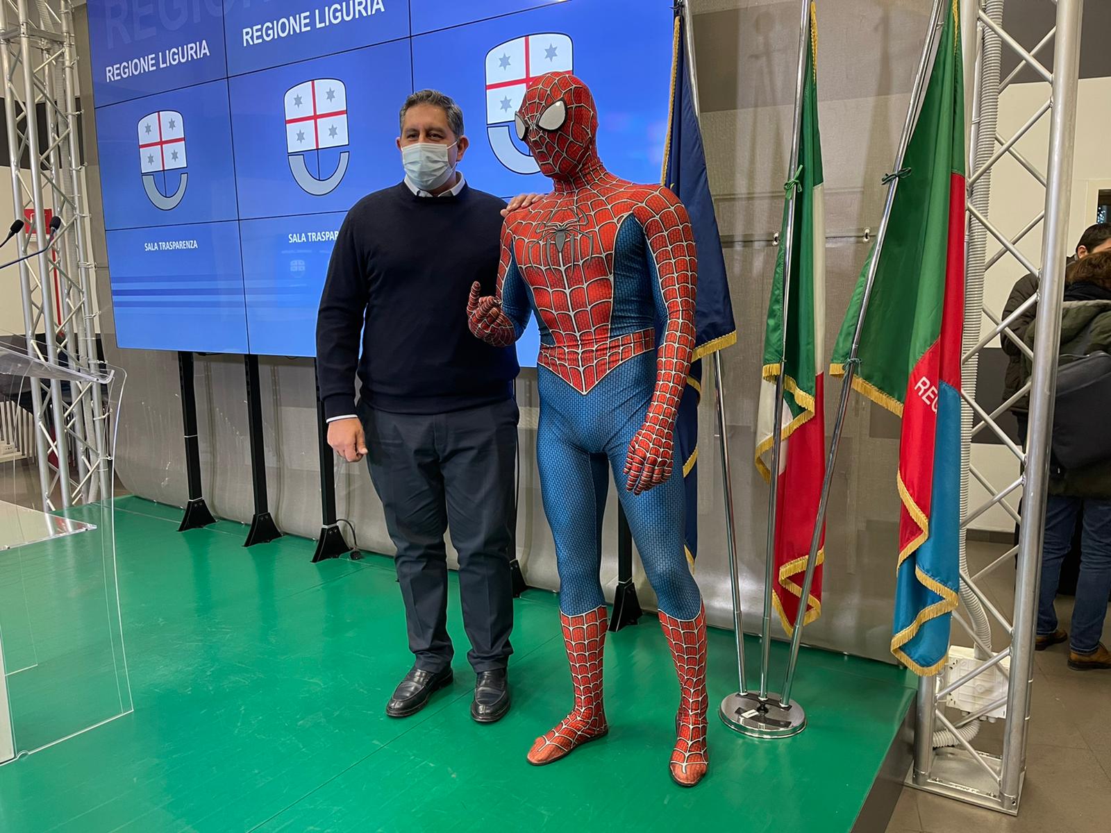 Toti e spidermen costume sala bandiere