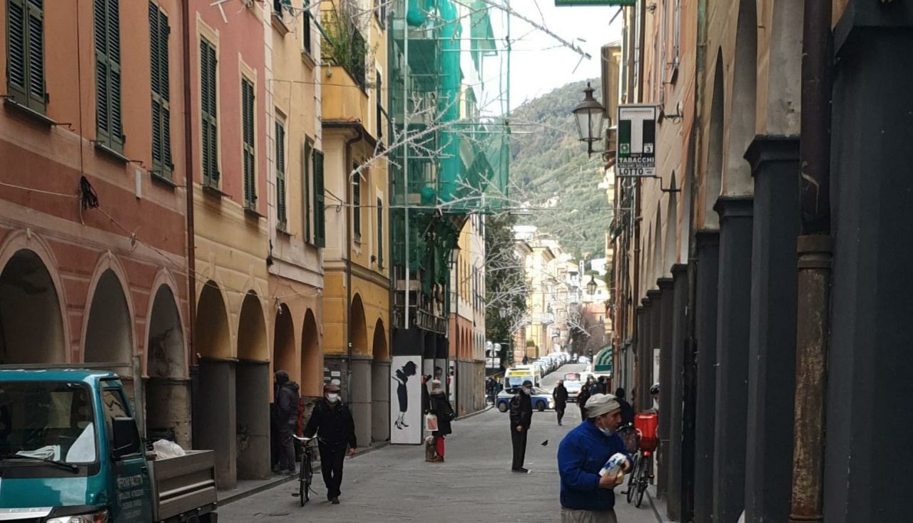 Malore fatale in caruggio a Chiavari, morto un anziano