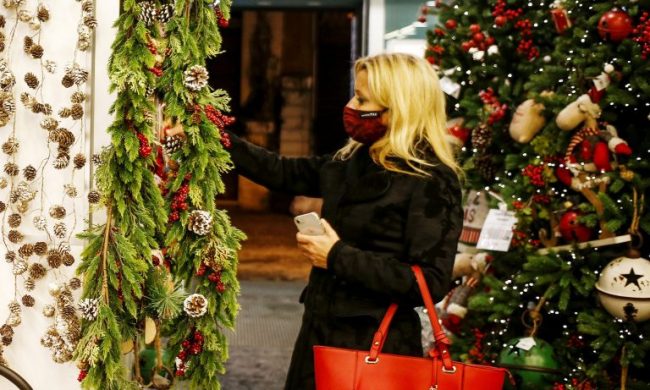 “Consentite i viaggi e aprite i ristoranti”, le richieste delle Regioni per Natale