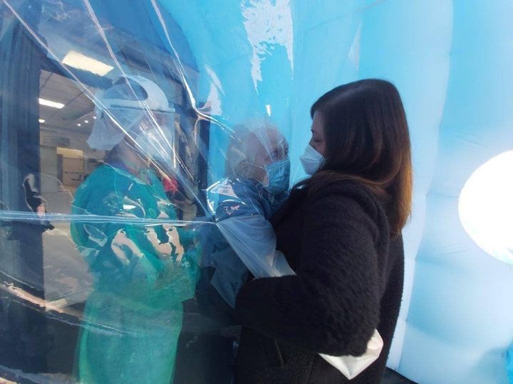 Cristina riabbraccia mamma Annamaria dopo un anno