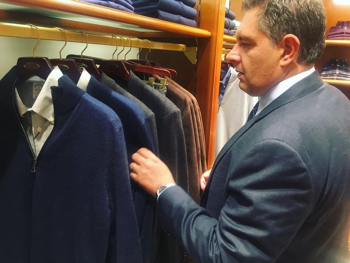 Saldi invernali, Toti: “Compriamo nei negozi sotto casa”