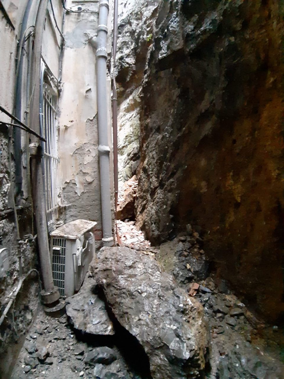 Frana a Portofino, sfondata la parete di un palazzo
