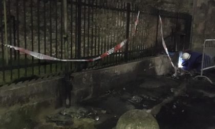 Motorini in fiamme in via Antica Romana
