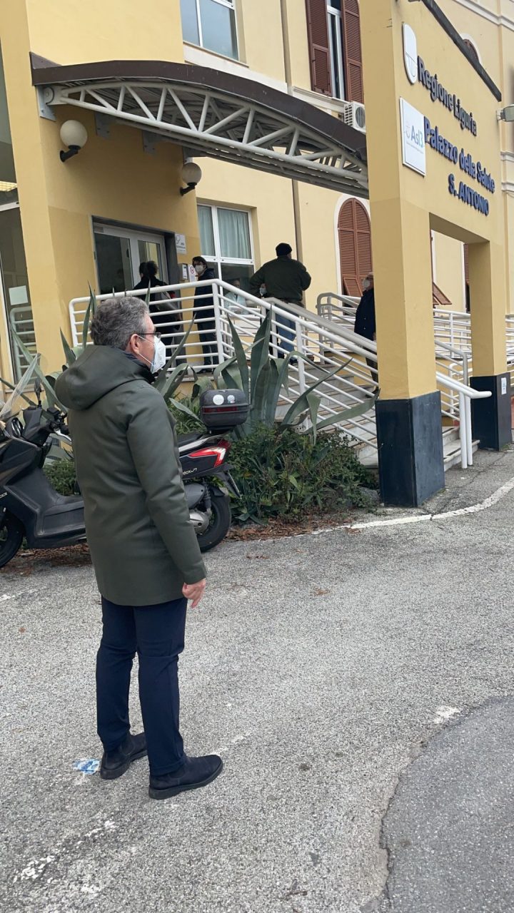 Sopralluogo del sindaco Gandolfo al centro vaccinale