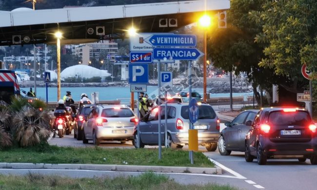 Casi in aumento a Ponente:  “Vaccinare 5000 frontalieri”