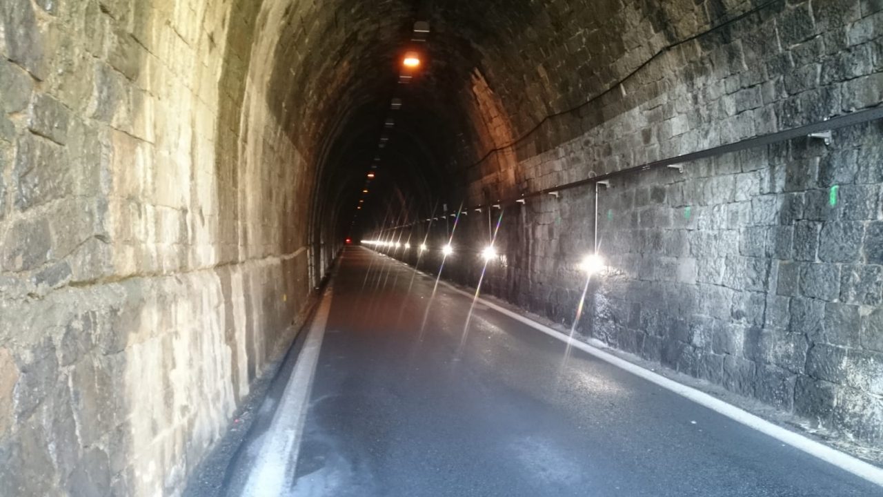 Moneglia, gallerie chiuse altre due settimane: forte lo scontento